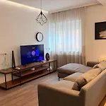 Whispering Aura - Centre Apartment *