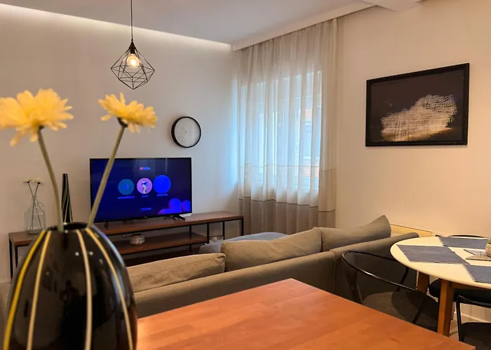 Whispering Aura - Centre Apartment