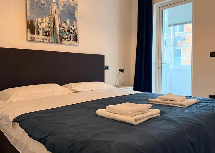 Whispering Aura - Centre * 티라나